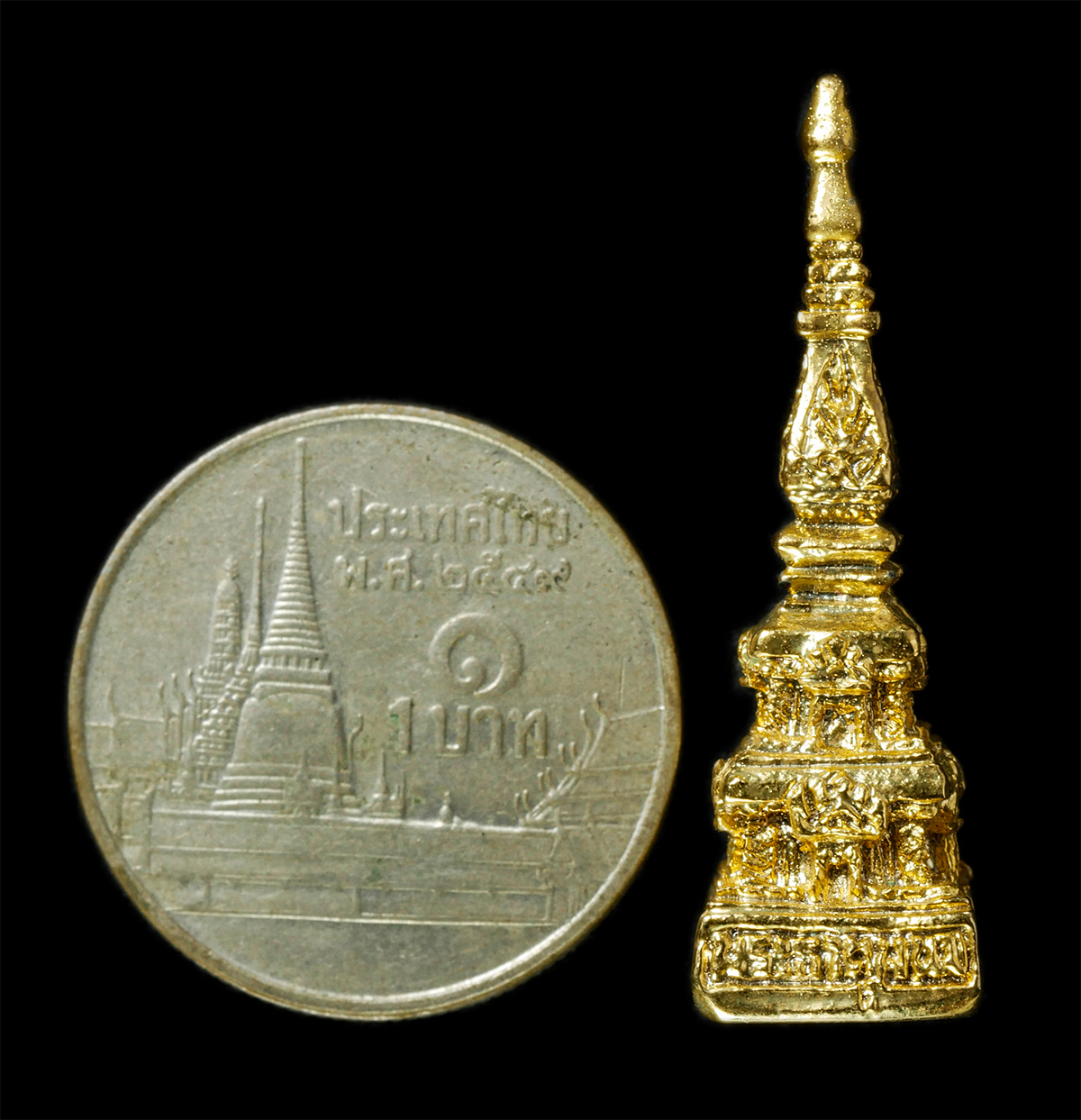 30Jun25 (221)ap.jpg - องค์พระธาตุพนมจำลอง บรรจุผงพระธาตุองค์เดิม วัดพระธาตุพนมวรมหาวิหาร จ.นครพนม หลวงปู่คำพันธ์ โฆสปัญโญ วัดธาตุมหาชัย ปลุกเสก เนื้อกะไหล่ทอง อุดผงพุทธคุณ  [..] | https://kamulet.in.th